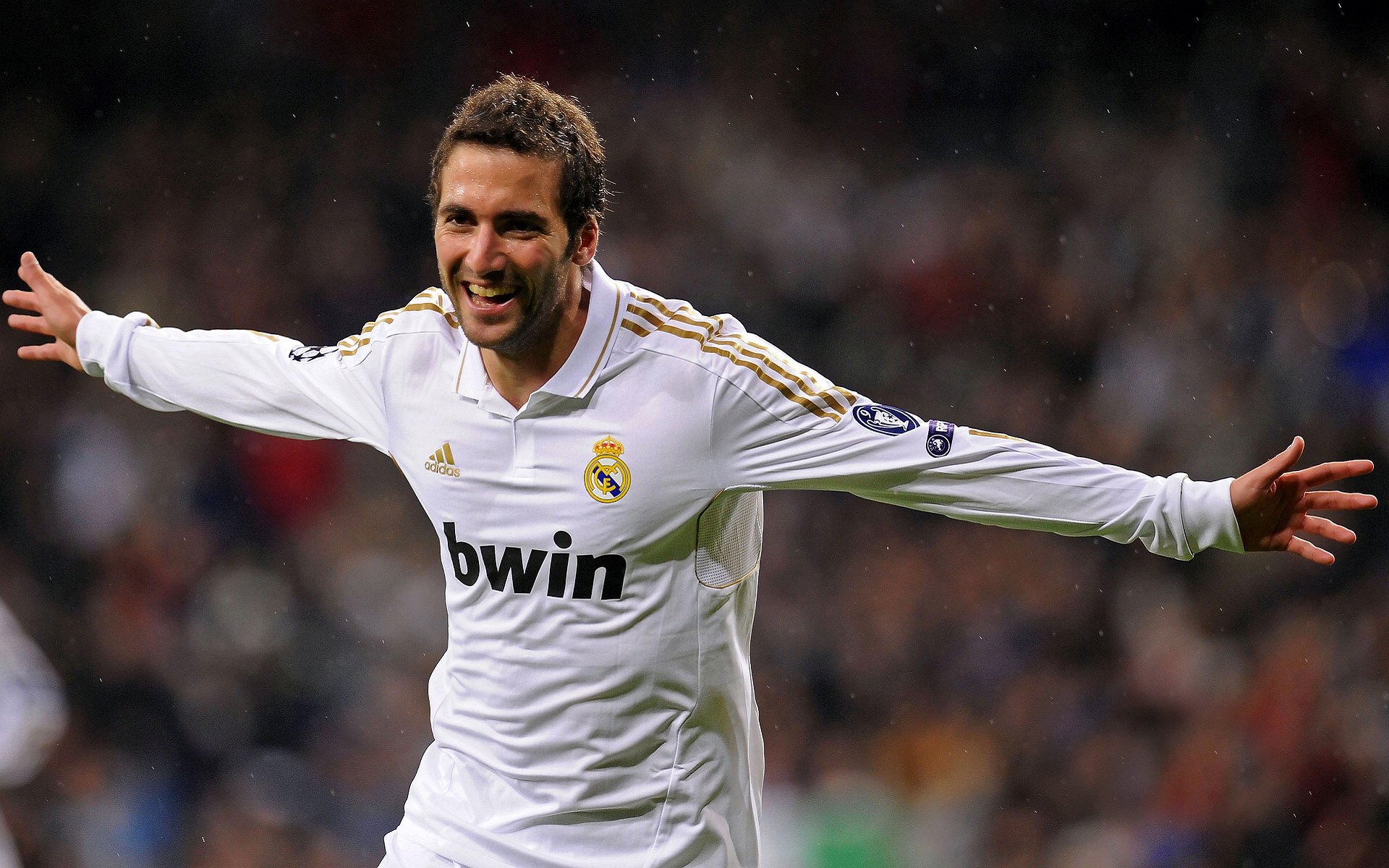 狼堡主场大获全胜,实现四连胜,追赶积分榜领先者,狼堡是哪支球队